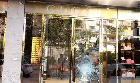 gucci via liberta furto|Via Libertà, tentato furto da Gucci: due denunce.